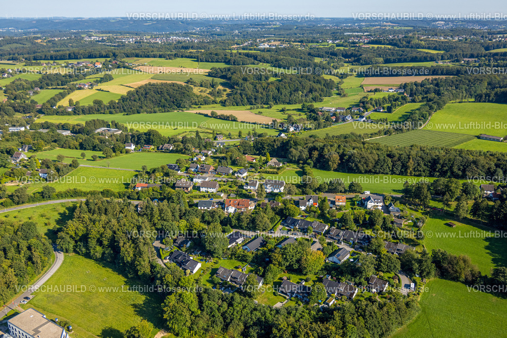 Sprockhoevel240811124 | Luftbild, Hügellandschaft mit Wiesen und Felder und Waldgebiet Lohener Egge, Fernsicht, Obersprockhövel, Sprockhövel, Ruhrgebiet, Nordrhein-Westfalen, Deutschland