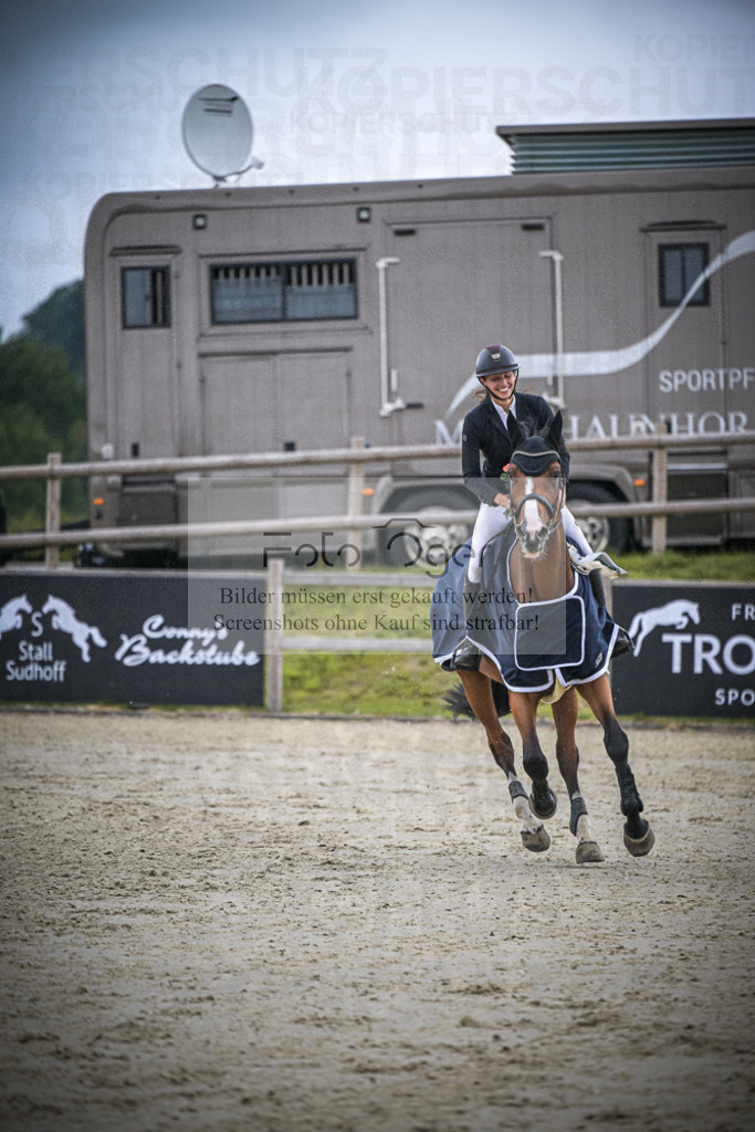DOS_0165 | Entdecke hochwertige Reitturnierfotos von Foto Oger. Professionell, emotional und authentisch – jetzt Lieblingsmomente im Shop bestellen.Deutschlandweite Turnierfotografie. - Realisiert mit Pictrs.com