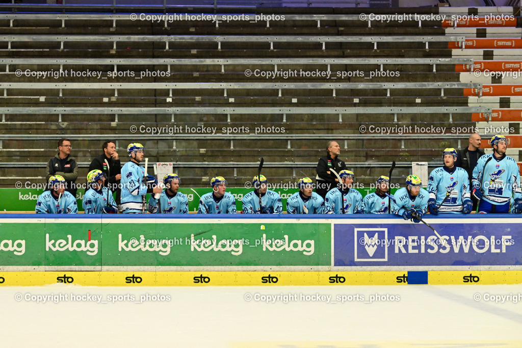 EC iDM Wärmepumpen VSV vs. KHL Sisak | Spielerbank EC VSV, Tray Tuomie Headcoach EC VSV, Dr. Müller-Muttonen Steve-Oliver Teamdoc EC VSV, Marco Pewal Assistant Coach EC VSV, Baustelle, Nico Steinwender Physiotherapist EC VSV, EC iDM Wärmepumpen VSV vs. KHL Sisak, EC iDM Wärmepumpen VSV vs. KHL Sisak am 02.09.2025 in Villach (Stadthalle Villach), Austria, (Photo by Bernd Stefan)