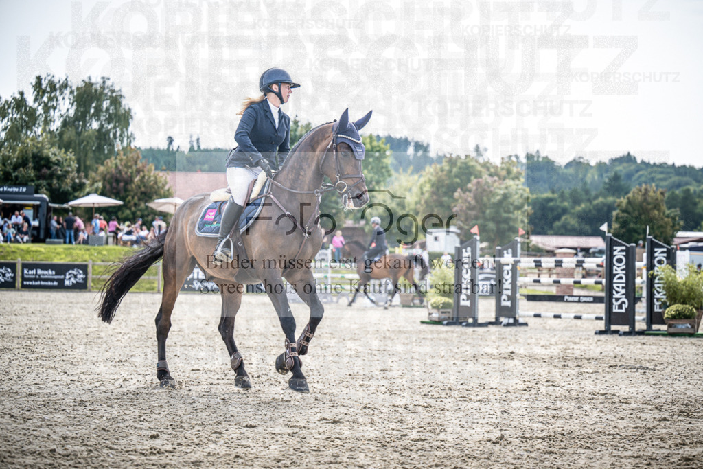 DOS_9840 | Entdecke hochwertige Reitturnierfotos von Foto Oger. Professionell, emotional und authentisch – jetzt Lieblingsmomente im Shop bestellen.Deutschlandweite Turnierfotografie. - Realisiert mit Pictrs.com