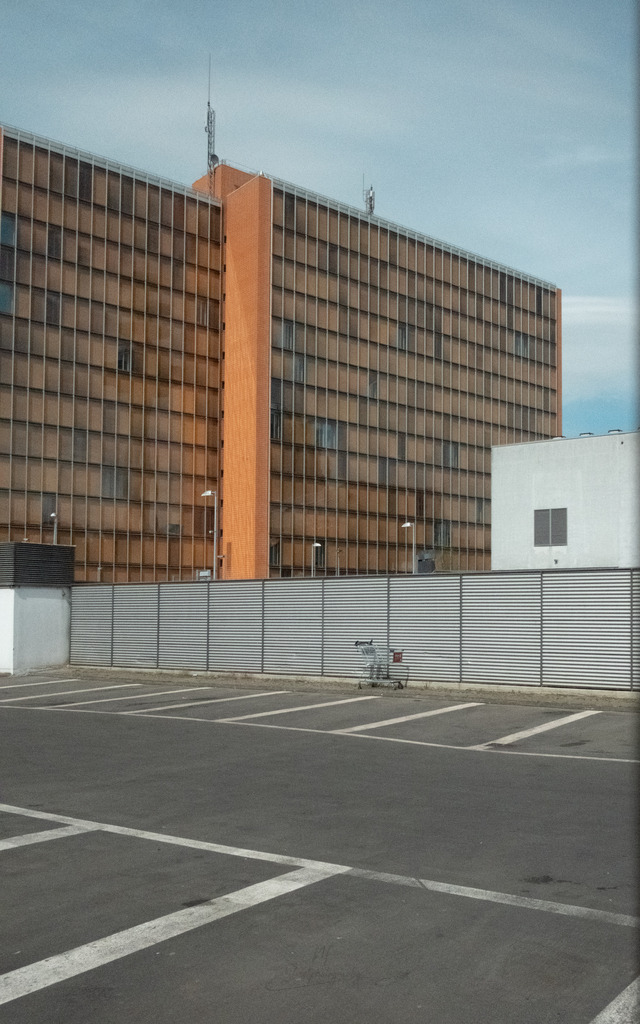 _DSF2893 (1) | ​Minimalistische Street Photography & Urban Art von Nils Friederichs. Entdecke hochwertige Fotokunst-Prints und Wandbilder aus der Region Hildesheim & Hannover. - Realisiert mit Pictrs.com