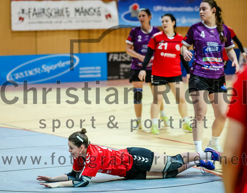 2024-01-27_005_SpVgg_Altenerding_II_gegen_TV_Altoetting_II | Erding, Deutschland, 27.01.2024:
Handball, Bezirksliga Frauen Altbayern 2023 / 2024, 10. Spieltag, SpVgg Altenerding II gegen TV Altötting II, Endergebnis: 17:29

Lisa Hofer (TV Altötting, #8), Elena Sommer (SpVgg Altenerding, #4)

Foto: Christian Riedel / fotografie-riedel.net