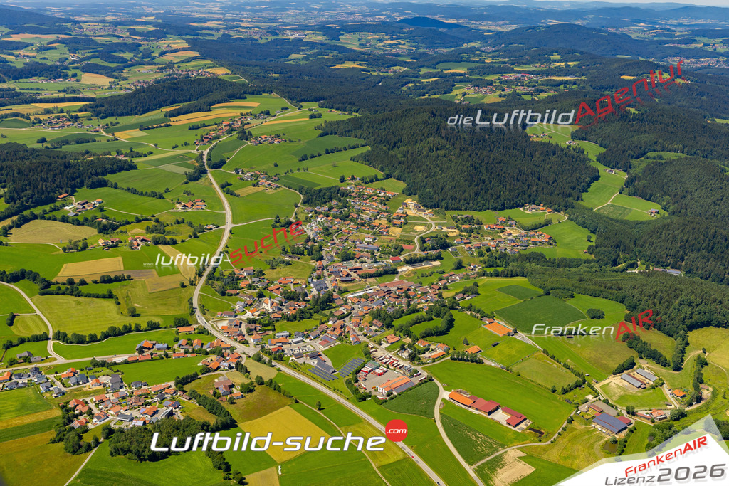 Das Luftbild der Stadt Prackenbach wurde 2022 vom Flugzeug heraus erstellt (keine Drohnen-Aufnahmen) Aufnahmehöhe ca.450 Meter- hohe Bildauflösung und Druck-Qualität. Garantiert!