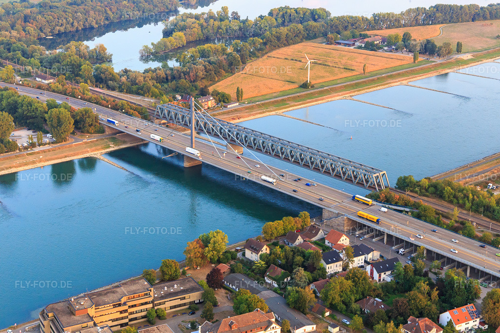 Luftbild: Rheinbrücken im Ortsteil Maximiliansau in Wörth im Bundesland Rheinland-Pfalz in Deutschland. Foto: IMG_110776.jpg vom 05.09.2018 durch Werner Riehm/FLY-FOTO.de