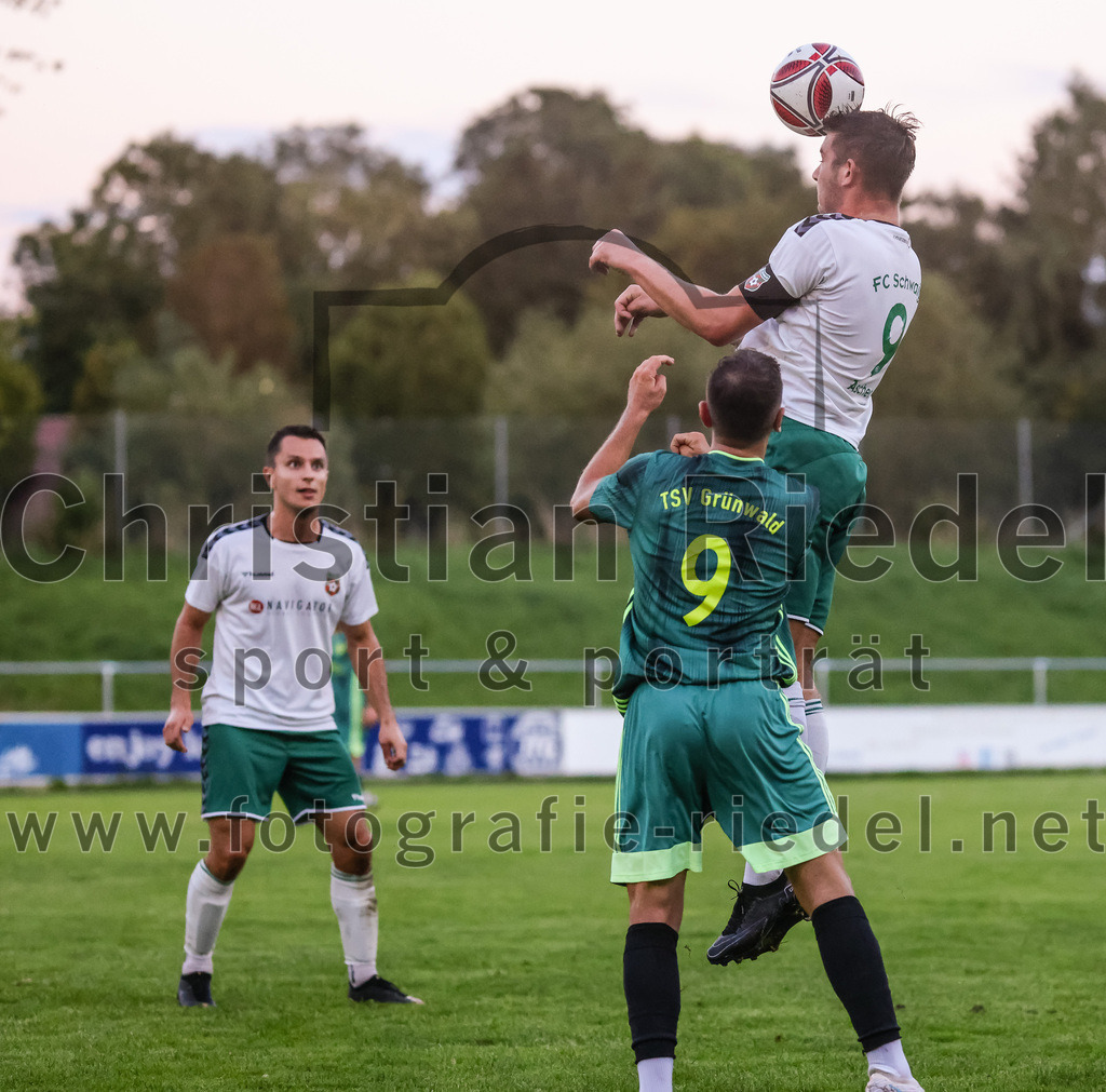 2023-09-01_063_FC_Schwaig_gegen_TSV_Gruenwald | Oberding, Deutschland, 01.09.2023:
Fußball, Landesliga Südost 2023 / 2024, 9. Spieltag, FC Schwaig gegen TSV Grünwald, Endergebnis: 3:1

Severin Buchta (TSV Grünwald, #9), Raffael Ascher (FC Schwaig, #9)

Foto: Christian Riedel / fotografie-riedel.net