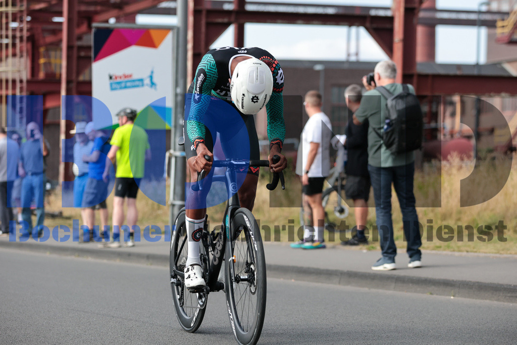 SES_DEUTOU20250820-131 | bond - Realisiert mit Pictrs.com