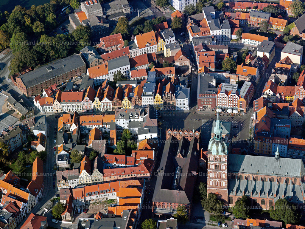 2581121 | STRALSUND 2005 Kirchengebäude der Sankt Nikolai -Gemeinde im Ortsteil Andershof in Stralsund im Bundesland Mecklenburg-Vorpommern. Weiterführende Informationen bei: Ev. Kirchengemeinde St. Nikolai,  Hansestadt Stralsund. // church building Sankt Nikolai -Gemeinde in the district Andershof in Stralsund in the state Mecklenburg - Western Pomerania. Further information at: Ev. Kirchengemeinde St. Nikolai,  Hansestadt Stralsund. Foto: Gerhard Launer
