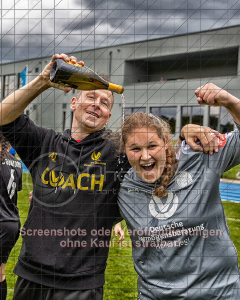 20250529_151013_1744-Bearbeitet | #,  SGM Wendlingen-Ötlingen II (blau) vs. 1.FC Donzdorf II (schwarz), Fussball, Frauen-Bezirkspokal Finale Saison 2024/2025, Rasenplatz VfL Stadion Kirchheim, Jesinger Straße 105, 73230 Kirchheim, 29.05.2025 - 13:00 Uhr,Foto: PhotoPeet-Sportfotografie/Peter Harich