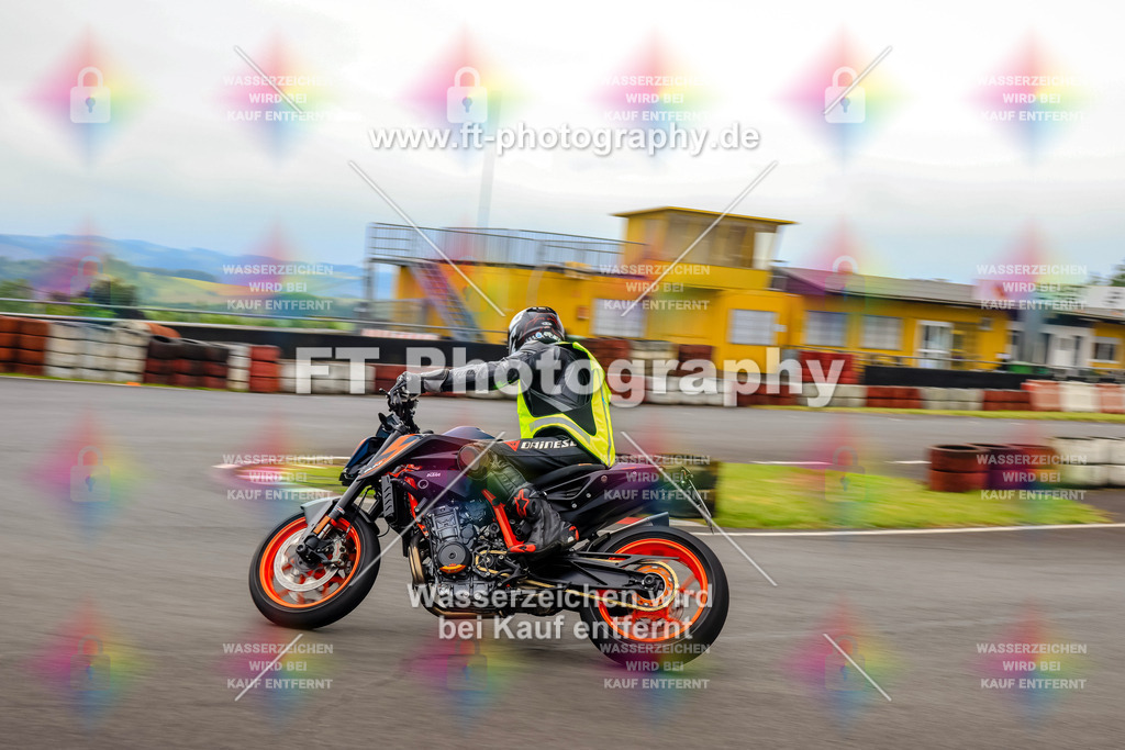 OBK-5593 | Hier findet Ihr Bilder von Touristenfahrten auf der Nürburgring Nordschleife oder von anderen Veranstaltungen die ich besucht habe. Viel Spass beim Durch Schauen 