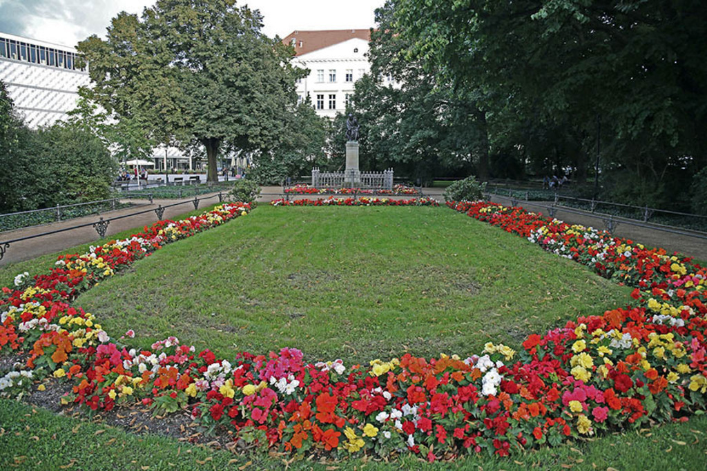 Bildlexikon Leipzig - Promenadenring | Das Team hinter BILDLEXIKON LEIPZIG bündelt historische wie aktuelle Informationen über die Stadt Leipzig in Text und Bild auf einer Plattform und stellt diese der interessierten Öffentlichkeit zur Verfügung.