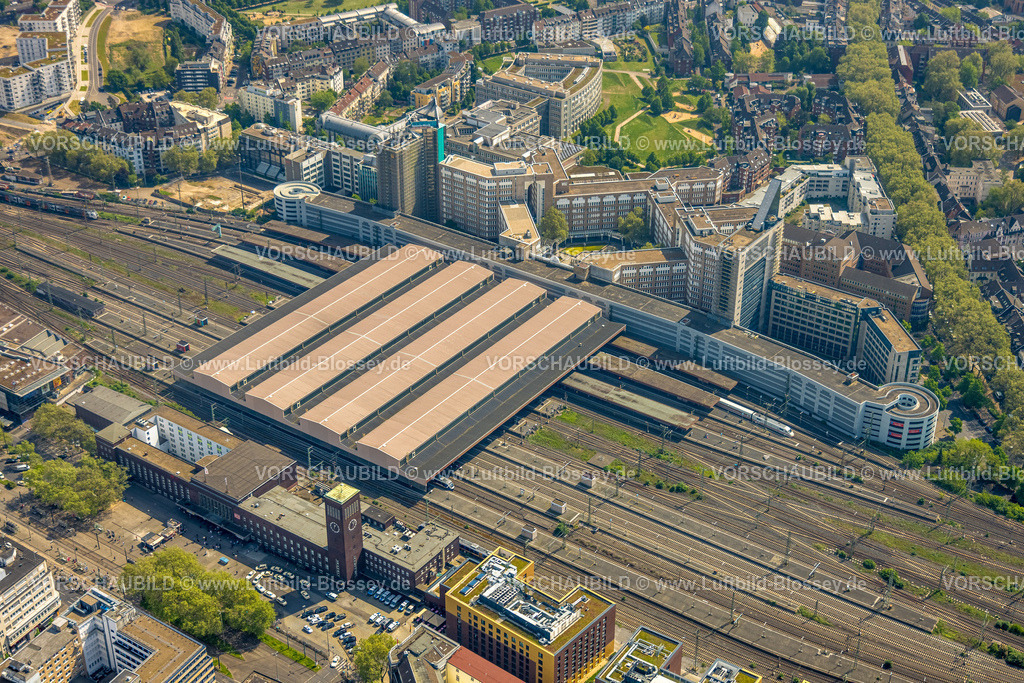 Duesseldorf240501017 | Luftbild, Düsseldorf Hauptbahnhof Hbf, Deutsche Bahn AG, überdachte Bahnsteige, Bürogebäude Bertha-von-Suttner-Platz und Konrad-Adenauer-Platz, Stadtmitte, Düsseldorf, Rheinland, Nordrhein-Westfalen, Deutschland