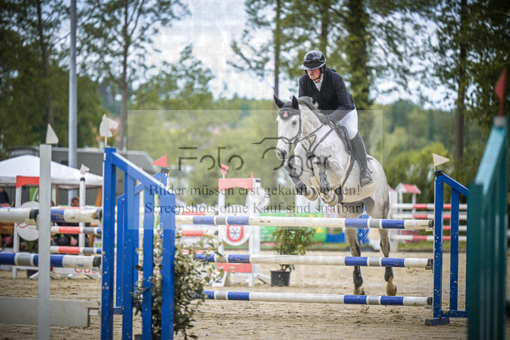 DOS_8230 | Entdecke hochwertige Reitturnierfotos von Foto Oger. Professionell, emotional und authentisch – jetzt Lieblingsmomente im Shop bestellen.Deutschlandweite Turnierfotografie. - Realisiert mit Pictrs.com