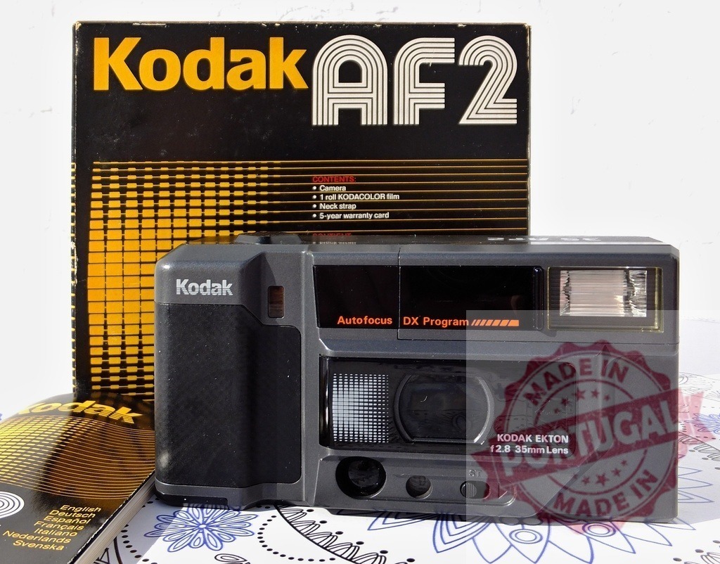Kodak AF2 autofocus film camera with original box | Kodak AF2 compact 35mm film camera with its retro packaging and manual - Realisiert mit Pictrs.com