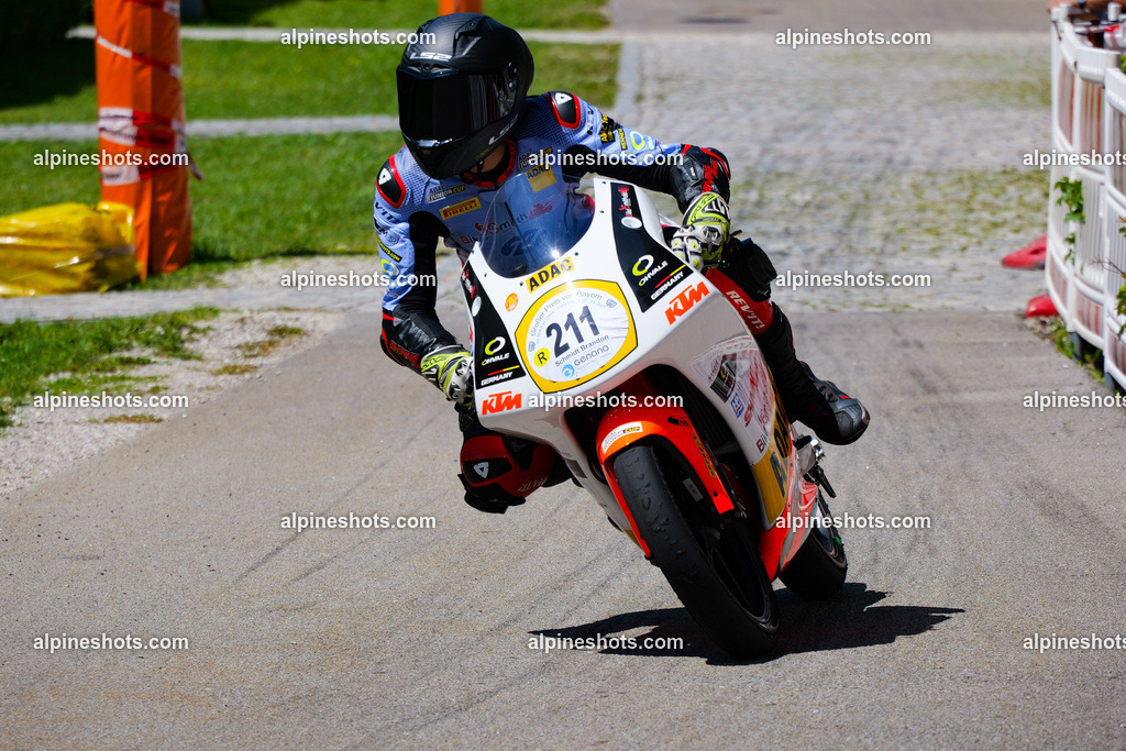 P1037024-2 | Erleben Sie atemberaubende, hochqualitative Fotos Ihrer Fahrt entlang der malerischen Alpenstraßen. Besuchen Sie alpineshots.com, um professionelle Aufnahmen Ihrer unvergesslichen Reise zu finden und zu kaufen - Realisiert mit Pictrs.com