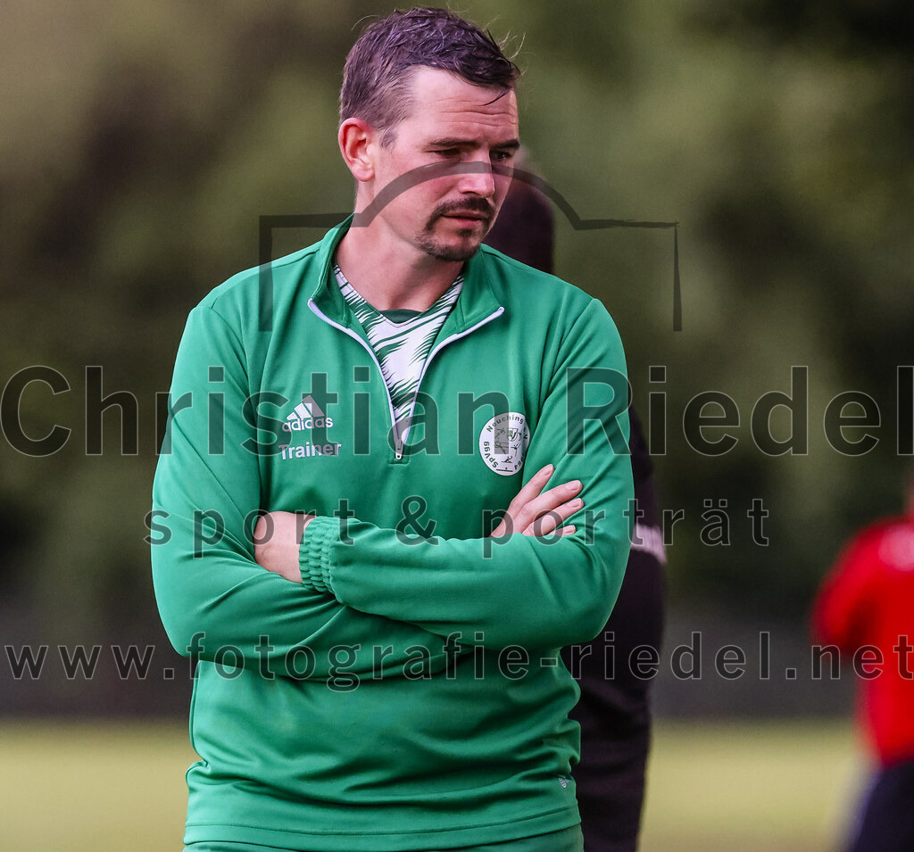 2023-07-25_006_SpVgg_Neuching_gegen_FC_Finsing | Neuching, Deutschland, 25.07.2023:
Fußball, A-Klasse 2023 / 2024, Toto Pokal, SpVgg Neuching gegen FC Finsing, Endergebnis: 2:4

Trainer Robert Edlfurtner (SpVgg Neuching)

Foto: Christian Riedel / fotografie-riedel.net