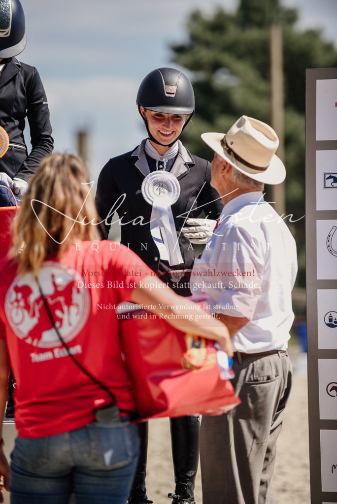 DSC_8849 | Pferde- und Turnierfotografie in Westsachsen. Pferdeportraits, Auftragszeichnungen und intuitive Kunst.
