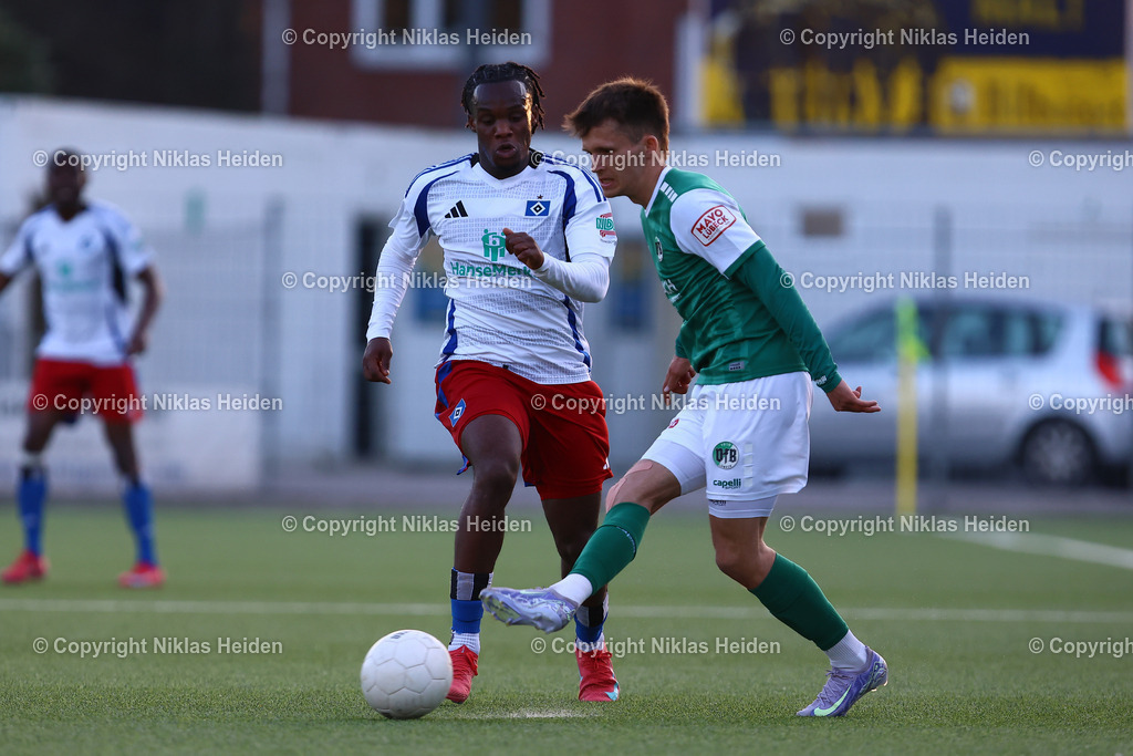 NH_HamburgerSVU21_VfBLübeck _RegionalligaNord_02042025 | #9 Maurice Osei Boakye (Hamburger SV U21), #8 Jorik Wulff (VfB Lübeck)Fußball I Herren I Regionalliga Nord I Saison 2024-2025 I 28. Spieltag I Hamburger SV U21 - VfB Lübeck I 02.04.2025 I Stadion Hoheluft