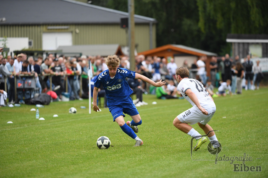 Sport-Duwe Cup | Sport-Duwe Cup Oldenburg; SSV Jeddenloh (weiß)-VFB Oldenburg (blau) am 05.07.2025 in Oldenburg (Sportanlage TuS Eversten), Photo: Philip Eiben 2025 - Realisiert mit Pictrs.com