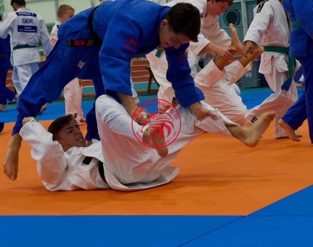 RAS_7638 | Fotos vom Adler Cup - Pictures from Adler Cup

Hier findet Ihr alle Eindrücke und großen Momente der Adler Cup Wochenenden. Here you will find all impressions and great moments of the Adler Cup weekends. - Realisiert mit Pictrs.com