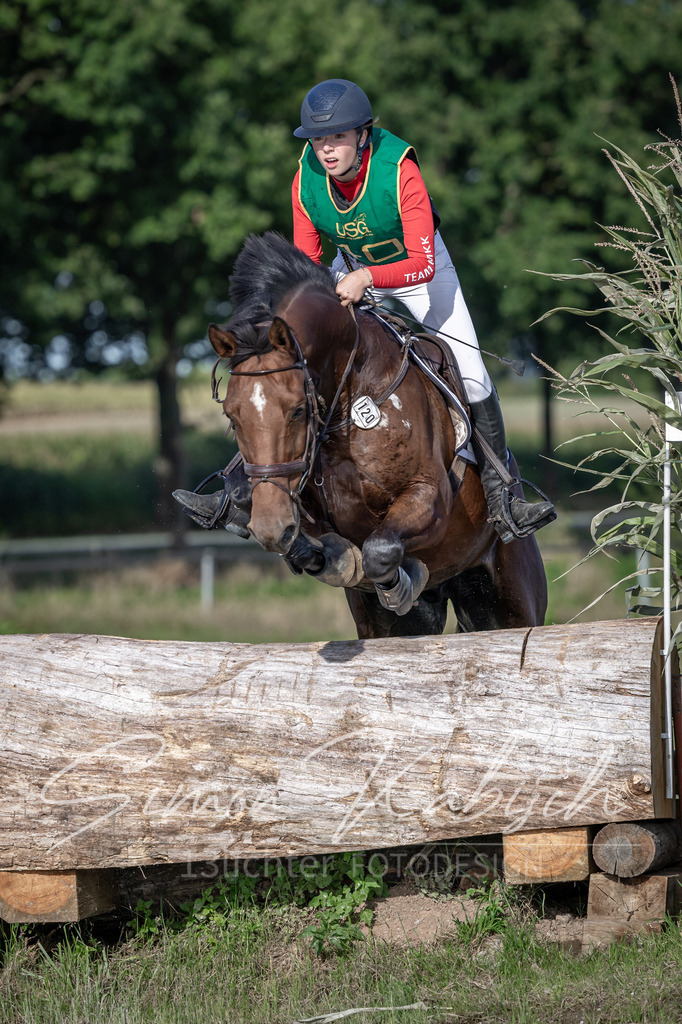 20250907-_3LI4162 | Tierfotografie Pferde, Hunde, Katzen, Haustiere.
Turnierfotografie Reitturniere, Reiten, Springreiten, Dressur in Hanau, dem Main-Kinzig-Kreis und dem Rhein-Main- Gebiet um Frankfurt