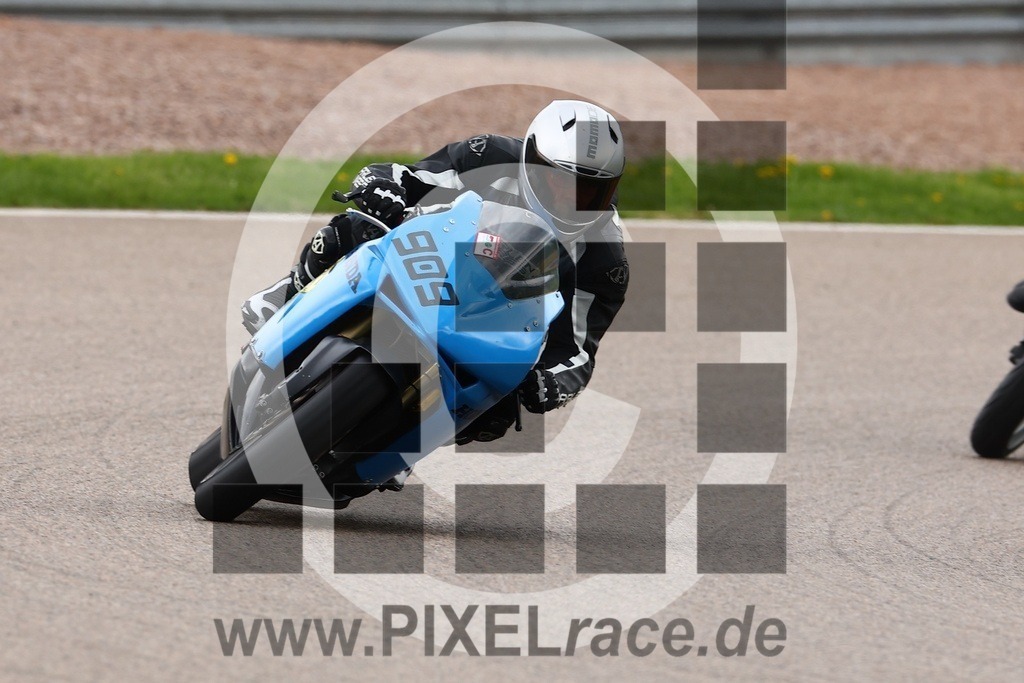 0909-20250422_02816 | Schöne Erinnerungen an spannende Momente - das festzuhalten ist unser Job. PIXELrace.de ist seit 2003 auf den Rennstrecken Europas unterwegs um die Action draußen beim Fahren und die wunderbare Stimmung imm Fahrerlager für euch einzufangen.