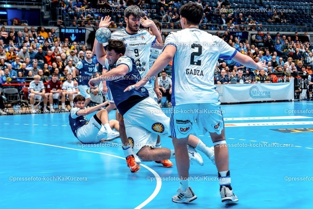 xKKUx30112501003 | 30.11.2025, xKKUx, Handball, HBL, Bergischer HC - HSV Hamburg, Mitsubishi Electric HALLE Düsseldorf, Aron Seesing (BHC #49) 