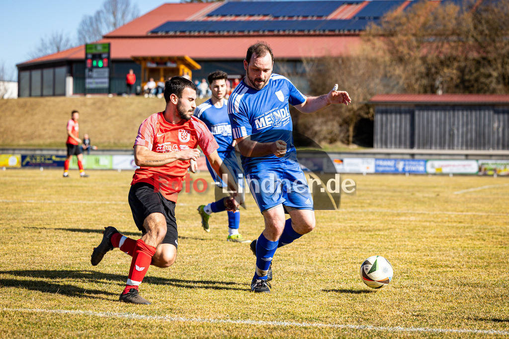 TSV Peißenberg gegen SV Eurasburg-Beuerberg | Fußball Kreisliga Herren Oberbayern Zugspitze Gruppe 1 2025/26, TSV Peißenberg gegen SV Eurasburg-Beuerberg, 20250309,Zweikampf,2025-03-09 in Peißenberg (Sportpark Peißenberg), Dennis MULAJ (TSV Peißenberg 9), Florian HARTMANN (SVEB 13)Copyright: WolfgangxLindner www.foto-lindner.de