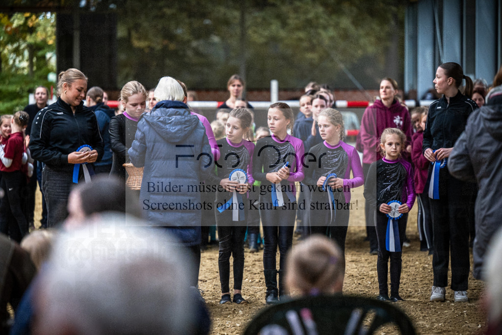 DOS_0086 | Entdecke hochwertige Reitturnierfotos von Foto Oger. Professionell, emotional und authentisch – jetzt Lieblingsmomente im Shop bestellen.Deutschlandweite Turnierfotografie. - Realisiert mit Pictrs.com