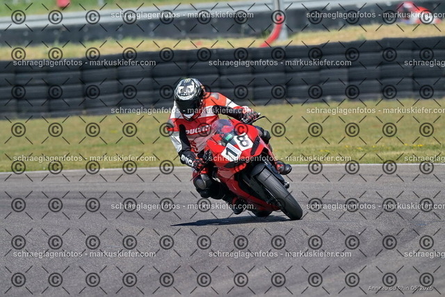 26BT02-2055 | markuskiefer.com - Realisiert mit Pictrs.com