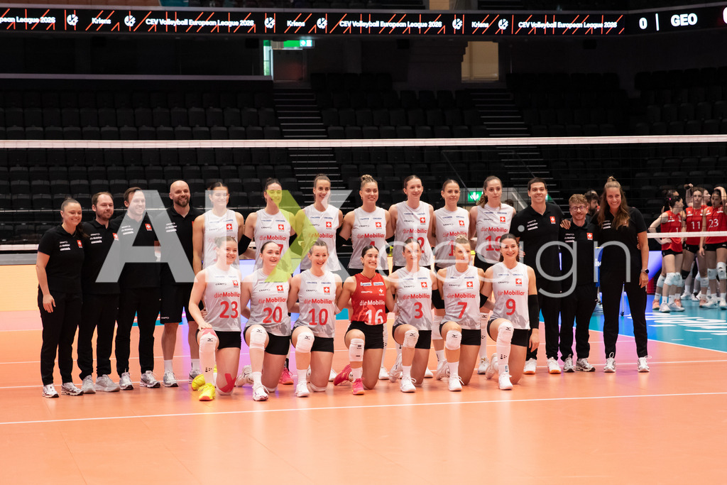 Georgia v Switzerland - CEV European League Women | KRIENS, SWITZERLAND - JUNE 12: Switzerland Team Before the CEV European League match between Georgia and Switzerland at Pilatus Arena on June 12, 2026 in Kriens, Switzerland. - Realisiert mit Pictrs.com