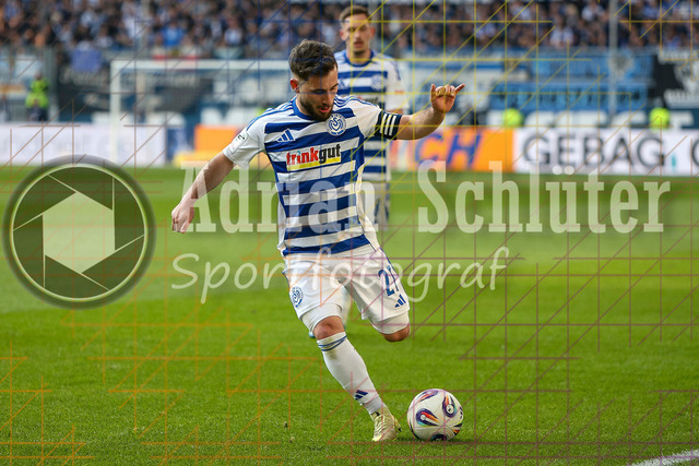 22.03.2026, GER, Fussball, Herren, 3. Liga, Saison 2025/2026, MSV Duisburg - 1860 München | Can Coskun (MSV Duisburg) in Aktion am Ball, Einzelaktion 