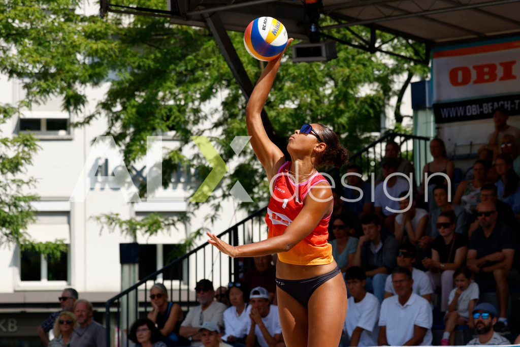 Obi BeachTour 2026 - Basel | BASEL, SWITZERLAND - JULY 19: ELENA CSONTOS (SUI) during the Obi BeachTour 2026 match between CSONTOS / DEECKE (SUI) and FLÜCKIGER / DEMIERRE (SUI) at Barfüsserplatz on July 19, 2026 in Basel, Switzerland. - Realisiert mit Pictrs.com