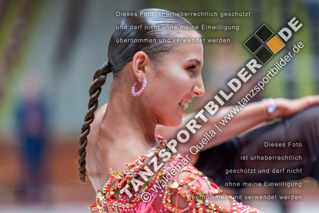 20240810-01068 | Hier finden Sie Tanz Bilder vom Latein und Standard Formationen tanzen. Sportbilder vom Tanzsport. Schöne Fotos und von Weltmeisterschaft, Europameisterschaft, Bundesliga, Regionalliga, Oberliga und Landesliga sowie von GOC Stuttgart, DanceComp, WM Bremen