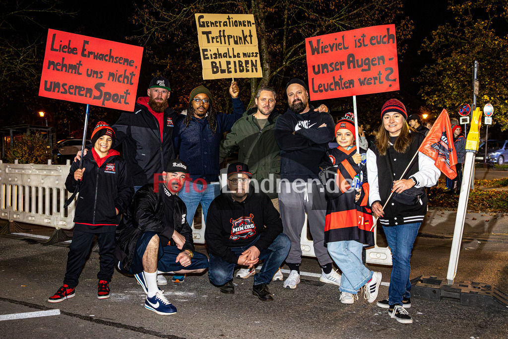Demo für den Erhalt der Eishalle Peißenberg | Shop für Sportfotografie, Bilddatenbank, Pressefotografie, Fußball, Eishockey, Aktionsfotos