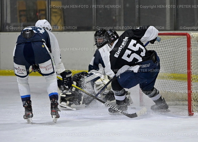 20221120-6773-eishockey-darmstadt-frankfurt-HEN-FOTO | 20.11.2022 Eishockey Hessenliga Herren Saison 2022 2023 ESC Darmstadt Dukes - Eintracht Frankfurt (1:8) brenzilge Torszene v. li. Jan EUBEL (53 Darmstadt) Eike Busch (30 Darmstadt) Mikhail POLIANSKII (55 Frankfurt) (Foto: Peter Henrich) - Realisiert mit Pictrs.com