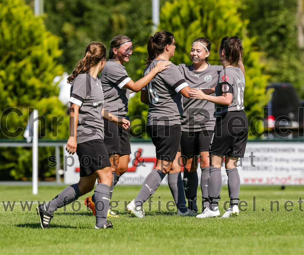 2023-09-09_104_FC_Langengeisling_gegen_TV_1864_Altoetting | Erding, Deutschland, 09.09.2023:
Fußball, Bezirksoberliga 2023 / 2024, 2. Spieltag, FC Langengeisling gegen TV 1864 Altötting, Endergebnis: 2:3

Jubel nach dem 2:3 durch Tatjana Utzschmid (TV 1864 Altötting, #15)

Foto: Christian Riedel / fotografie-riedel.net
