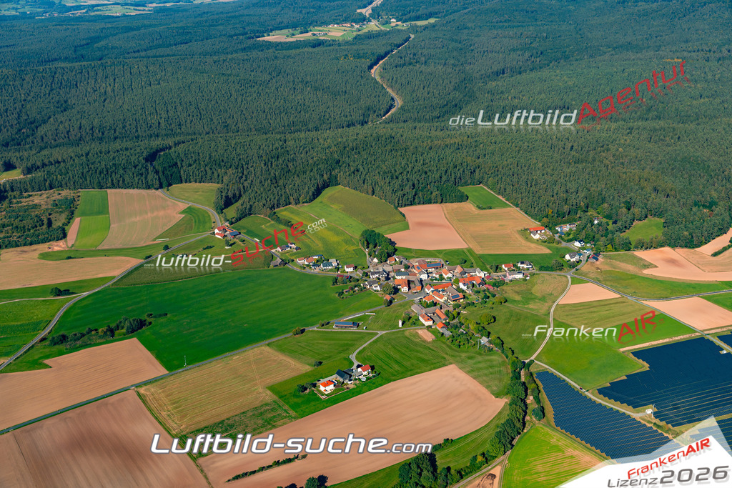 Aktuelles Luftbild von Riggau Pressath Kauf mit Lizenz / Bildrechten möglich- Die Luftaufnahme wurde 2021 mittels UL-Flugzeug erstellt ( keine Drohne ) - hochauflösende Kamera-Systeme von  Canon -Beste Qualität - Für grossformatige Ausdrucke geeignet. Die Geschenkidee !