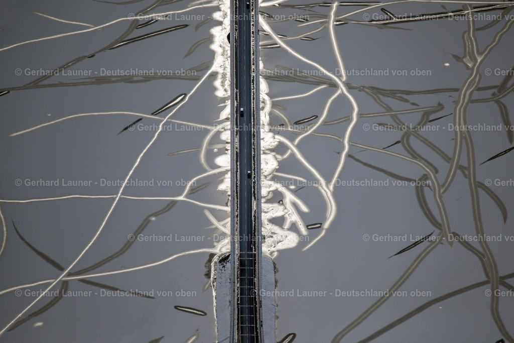 4043724 | Delecker Brücke über den zugefrorenen Möhnesee