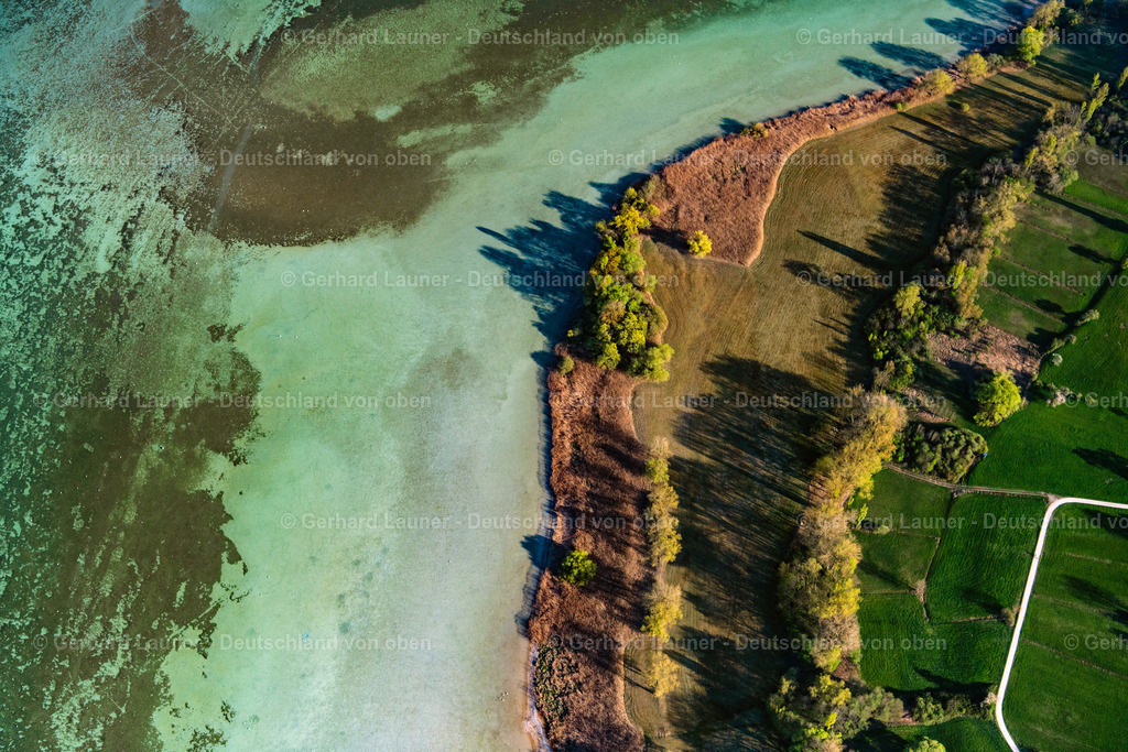 4024302 | GAIENHOFEN 15.04.2020 Uferbereiche am Seegebiet des Untersee nahe Bodensee in Gaienhofen im Bundesland Baden-Württemberg, Deutschland. // Riparian areas on the lake area of Untersee nahe Bodensee in Gaienhofen in the state Baden-Wuerttemberg, Germany. Foto: Gerhard Launer