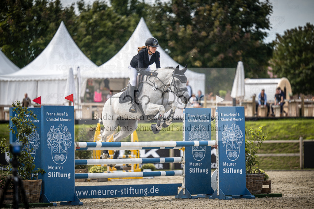 DOS_9948 | Entdecke hochwertige Reitturnierfotos von Foto Oger. Professionell, emotional und authentisch – jetzt Lieblingsmomente im Shop bestellen.Deutschlandweite Turnierfotografie. - Realisiert mit Pictrs.com