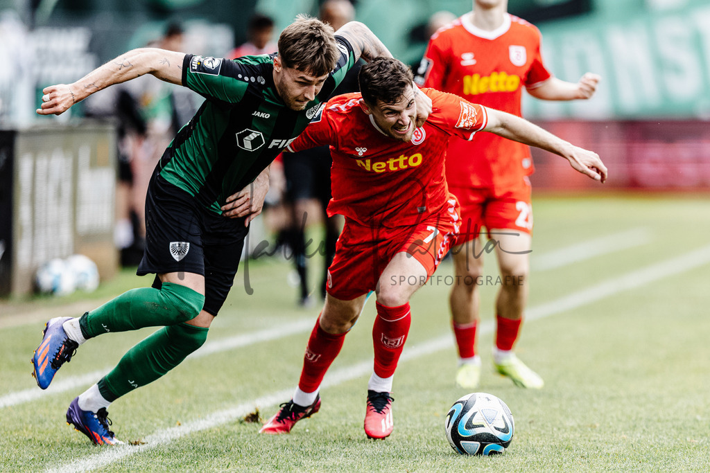 3. Liga, Saison 2023/24, 32. Spieltag: SC Preußen Münster - Jahn Regensburg | Münster, 06.04.2024: 3. Liga, 32. Spieltag, SC Preußen Münster gegen Jahn Regensburg im LVM-Preußenstadion in Münster. Foto: sportfotografie.ms | Markus Paletta - Realisiert mit Pictrs.com