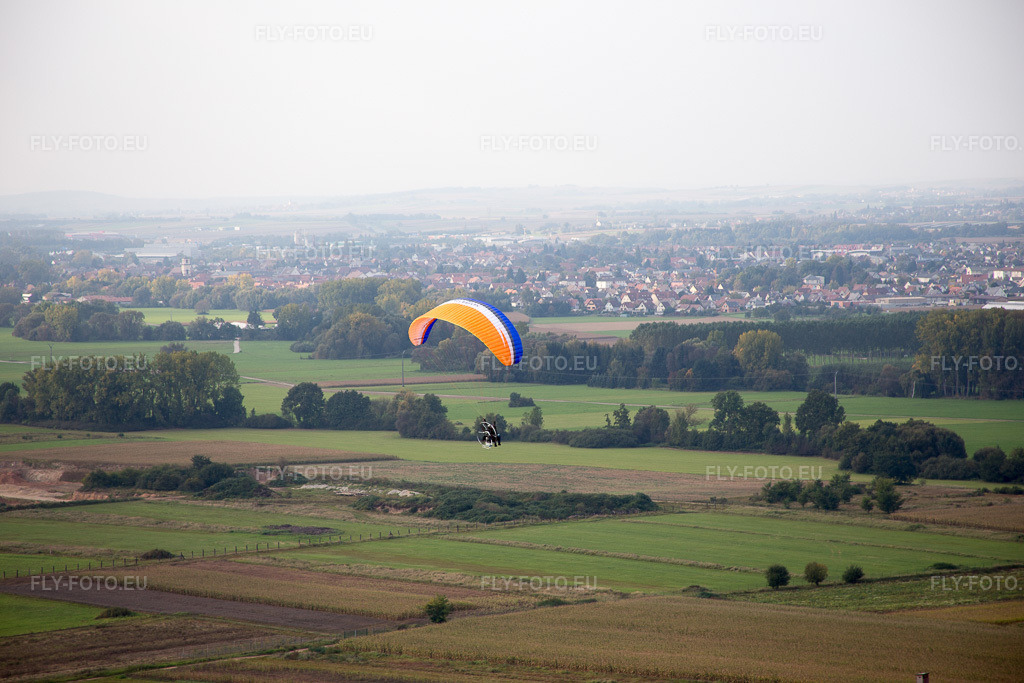 Vue aérienne: Vue de la ville à Geudertheim dans le département Bas Rhin, France. Photo: IMG_074183.jpg prise le 04/10/2014 par Werner Riehm/FLY-FOTO.euRésolution de l'original: 5472 x 3648 px