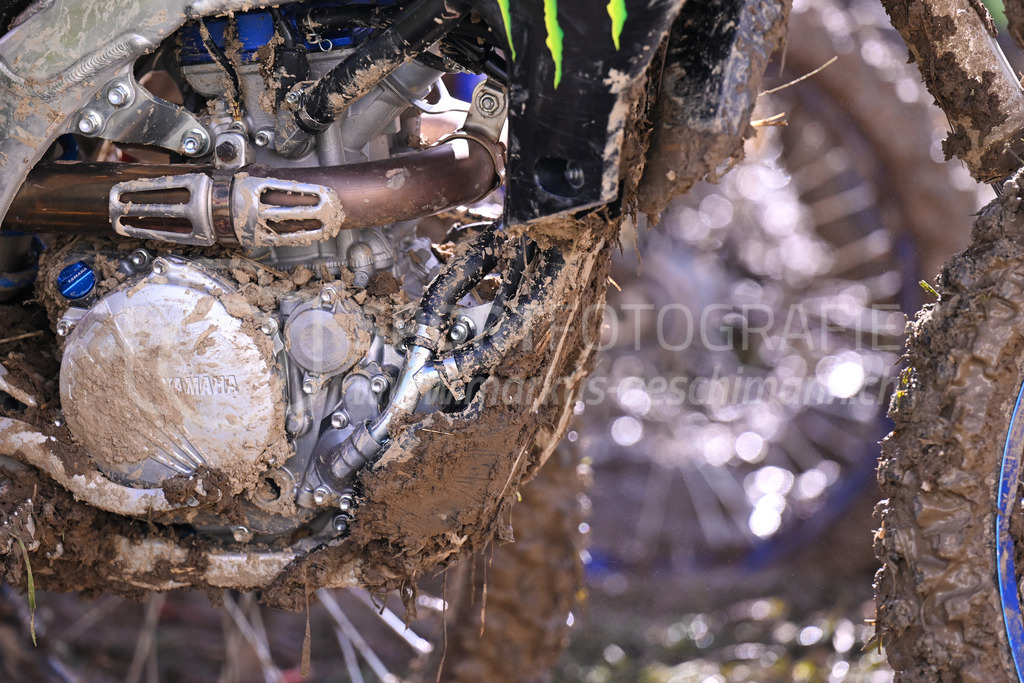 Motocross Schlatt bei Winterthur - 29. April 2023 | Dreckiger Motor am Motocross Schlatt bei Winterthur, 29. April 2023.
Instagram: @mx_schlatt | @mc_wila | @sam_schweiz
Bild: Sportfotografie Markus Aeschimann | www.markus-aeschimann.ch - Realisiert mit Pictrs.com