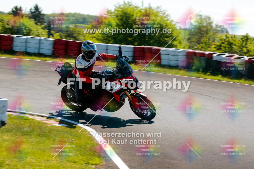 Moto-TeamOBK-21538 | Hier findet Ihr Bilder von Touristenfahrten auf der Nürburgring Nordschleife oder von anderen Veranstaltungen die ich besucht habe. Viel Spass beim Durch Schauen 