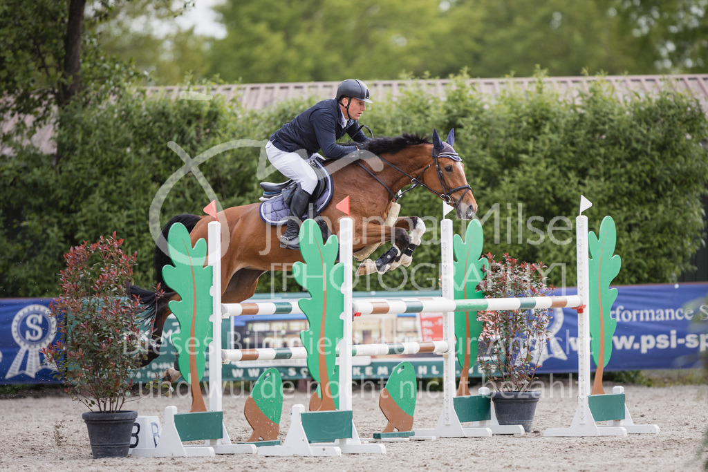 230516_Mühlen_05SprPf-L-585 | Deine schönsten Turniermomente als professionelle Fotos! Entdecke hochwertige Pferdesport-Fotografie im Online-Shop. Jetzt Fotos finden & bestellen!