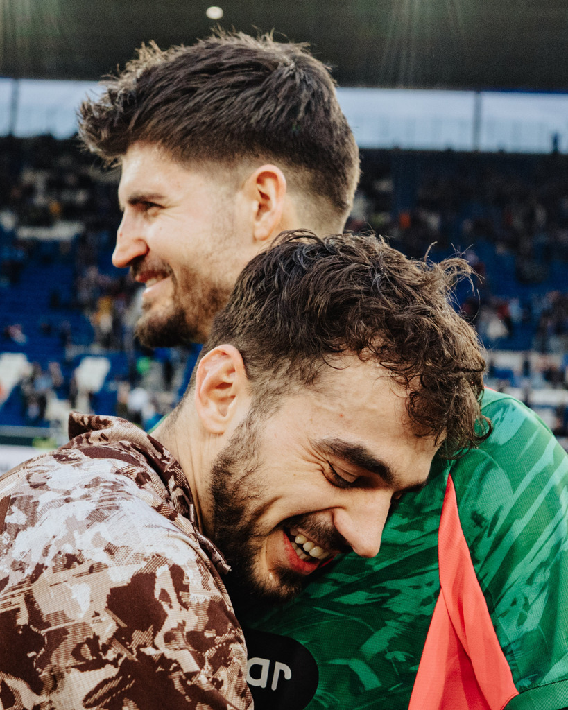FCS00355 | Der offizielle Shop für FC St. Pauli Fotos. Wähle aus Spielszenen & Fanmomenten dein FCSP Wunschformat. Wir liefern Millerntor-Atmosphäre.