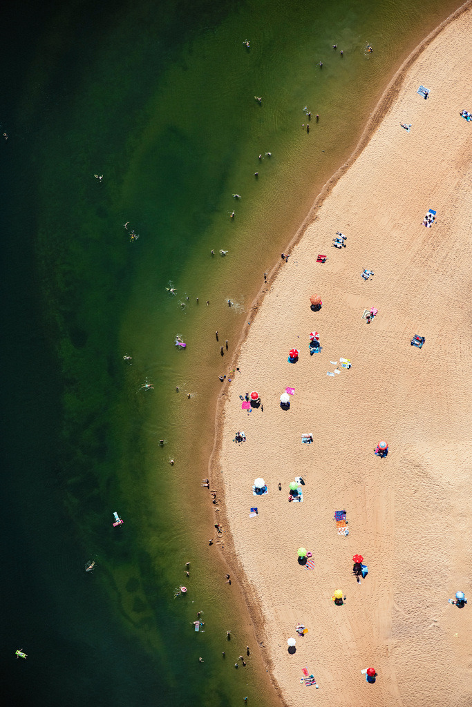 dr__0067520.jpg | PLEINFELD 17.06.2021 Uferbereiche am Sandstrand des Freibades Badestrand Allmannsdorf am Brombachsee in Pleinfeld im Bundesland Bayern, Deutschland. // Sandy beach areas on the Badestrand Allmannsdorf on Brombachsee in Pleinfeld in the state Bavaria, Germany. Foto: Daniel Reiter