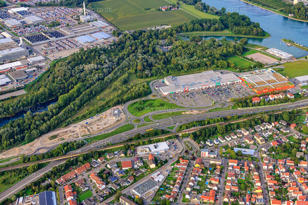 Luftbild: Maximiliancenter II im Ortsteil Maximiliansau in Wörth im Bundesland Rheinland-Pfalz in Deutschland. Foto: IMG_44968.jpg vom 03.09.2011 durch Werner Riehm/FLY-FOTO.de