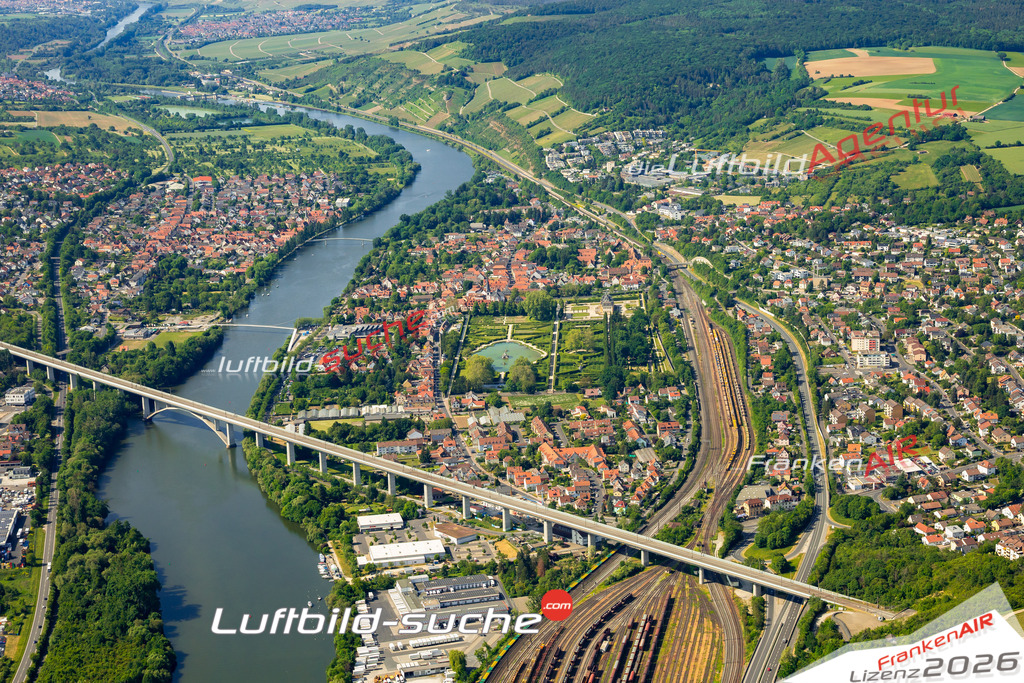 Das Luftbild zeigt  Veitshöchheim - Die Luftaufnahme wurde 2023 vom UL-Flugzeug aus erstellt ( keine Drohne ) - Hochauflösende Luftaufnahme - Für grossformatige Ausdrucke geeignet. Die Geschenkidee !Mit Lizenz und Bildrechte bestellbar