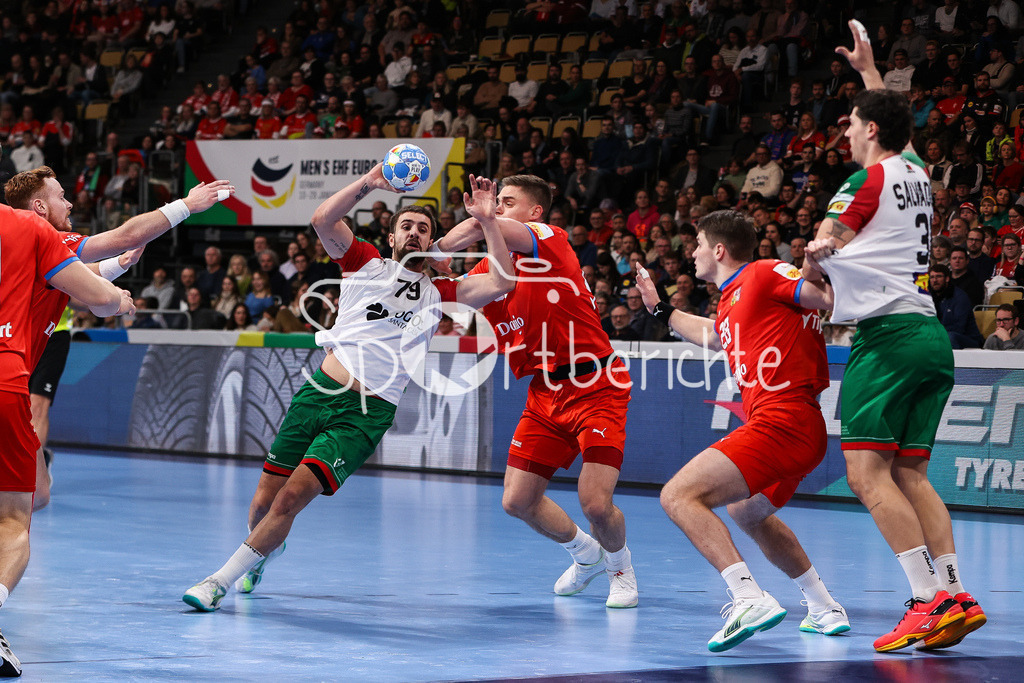 Tschechien - Portugal | Martim COSTA (POR #79) im Duell mit Stepan ZEMAN (CZE #66) / Zweikampf